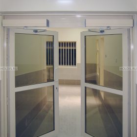 Алюминиевые распашные двери